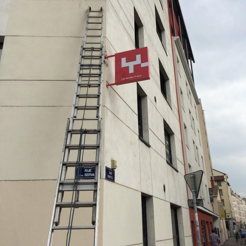 pose enseigne drapeau Lyon